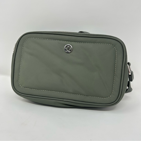 Lululemon Camera Bag 2L Gray Sage W9DT3S Retired – NWOT - Picture 1 of 10